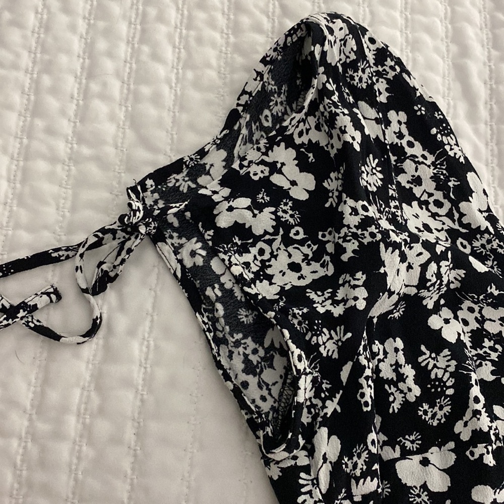EXPRESS Open Back Romper - Picture 2 of 9
